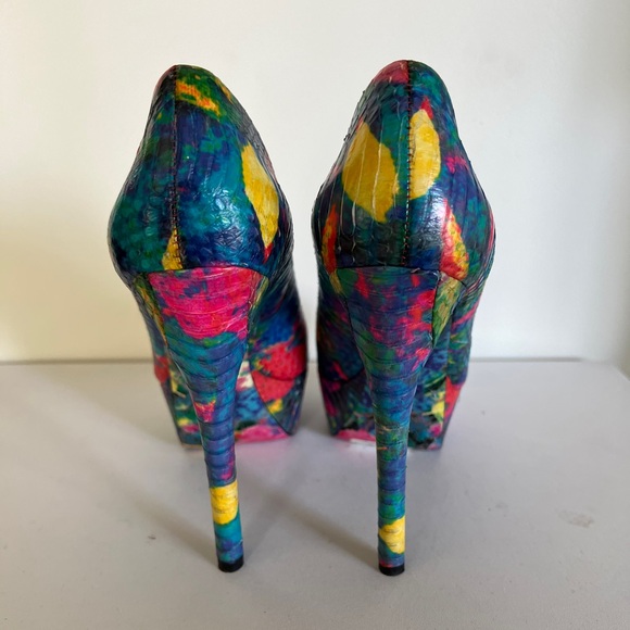Brian Atwood Bambola Brightcolored
Snakeprint Peep Toe Platform Heels - Picture 7 of 11